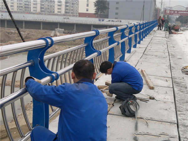 张家口不锈钢河道护栏的特性及其在城市景观中的应用